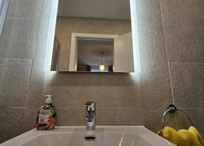 Elegant 2-bedroom At Ferry, Tigne Point