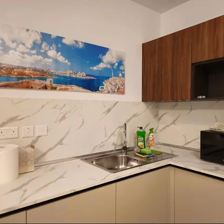 Elegant 2-bedroom At Ferry, Tigne Point Σλιέμα