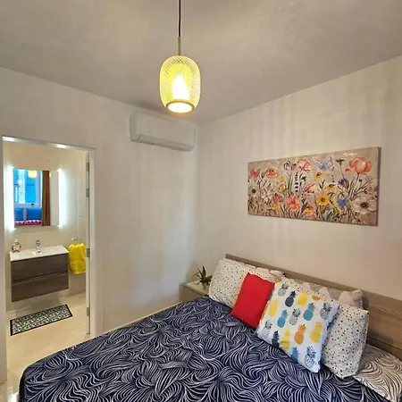 Apartamento Elegant 2-bedroom At Ferry, Tigné Point Sliema
