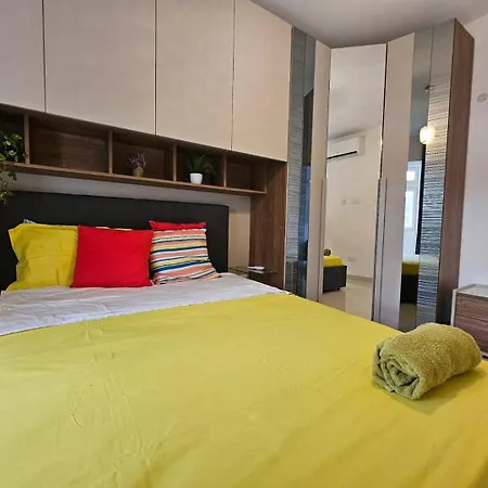 Апартаменты Elegant 2-bedroom At Ferry, Tigne Point Слима