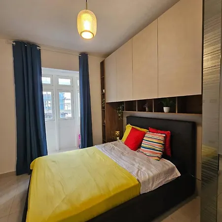 Apartment Elegant 2-bedroom At Ferry, Tigne Point *
