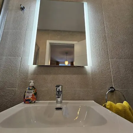 Elegant 2-bedroom At Ferry, Tigné Point