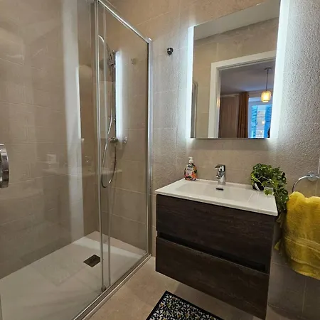 Elegant 2-bedroom At Ferry, Tigne Point *