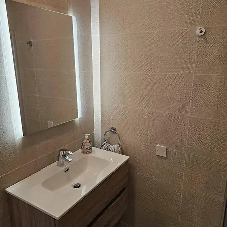 Elegant 2-bedroom At Ferry, Tigne Point Σλιέμα