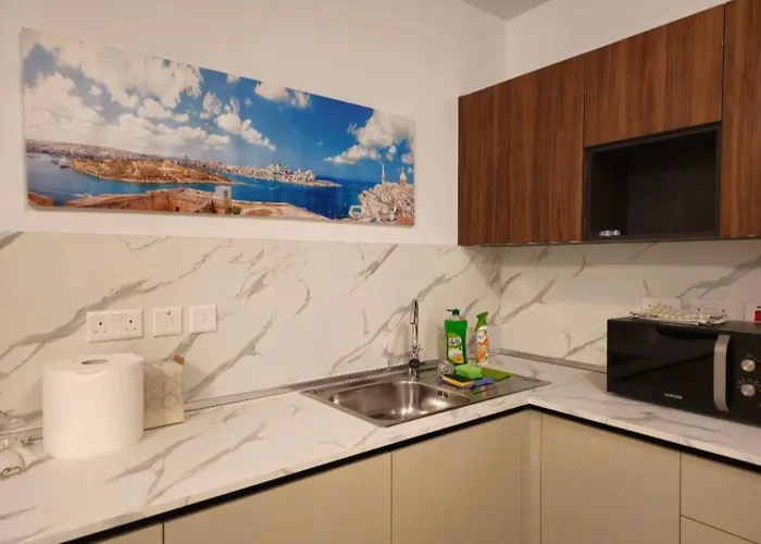 Elegant 2-bedroom At Ferry, Tigne Point Sliema