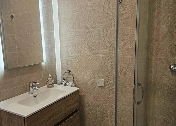 Elegant 2-bedroom At Ferry, Tigne Point