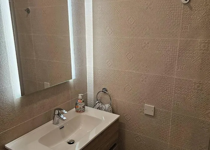 Elegant 2-bedroom At Ferry, Tigne Point Sliema