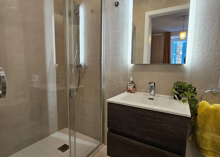 Elegant 2-bedroom At Ferry, Tigne Point *